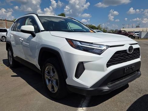 Used 2025 Toyota RAV4 XLE FWD image 5