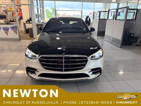 Used 2022 Mercedes-Benz S 500 4MATIC w/ AMG Line Package image 19