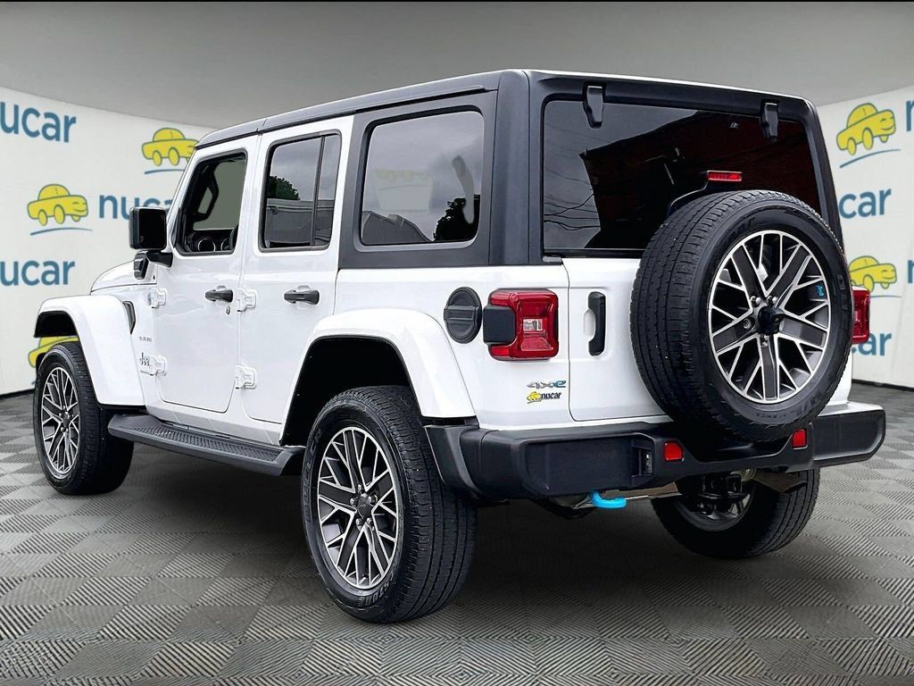 Used 2023 Jeep Wrangler Unlimited Sahara w/ Cold Weather Group AWD/4WD image 4