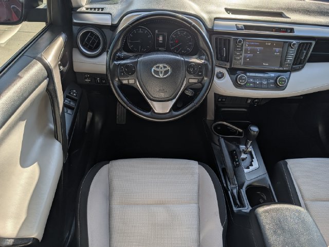 Used 2018 Toyota RAV4 XLE FWD image 12