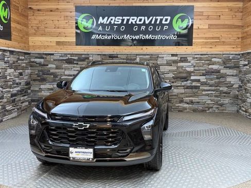 Used 2025 Chevrolet Trax ACTIV w/ Driver Confidence Package FWD image 2