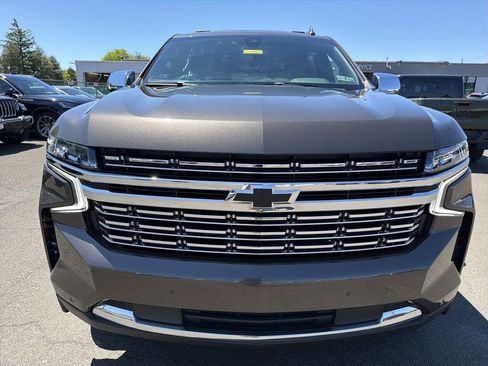 Used 2021 Chevrolet Suburban Premier AWD/4WD image 8