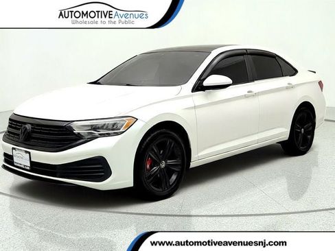 Used 2022 Volkswagen Jetta SE w/ Panoramic Sunroof Package FWD image 1
