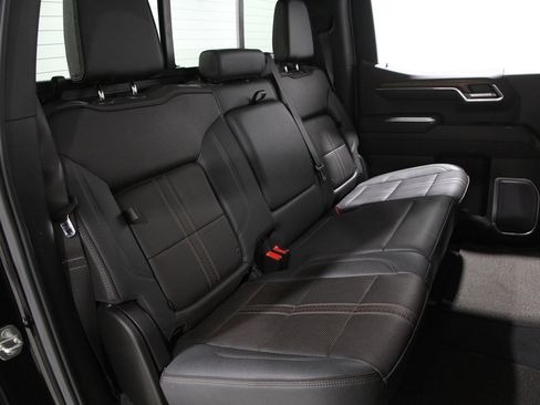 Certified 2023 Chevrolet Silverado 1500 High Country w/ Technology Package image 19