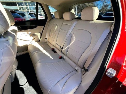 Used 2021 Mercedes-Benz GLC 300 4MATIC w/ Premium Package image 19