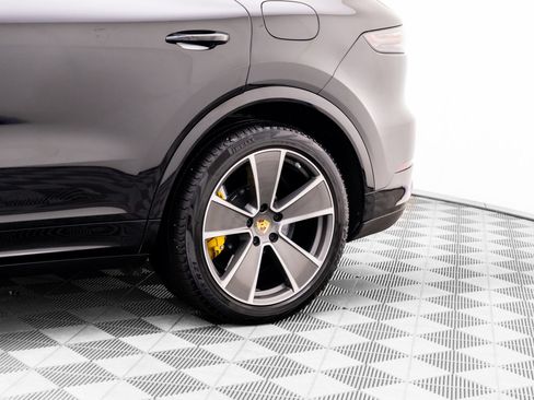 Used 2022 Porsche Cayenne Turbo S AWD/4WD image 32