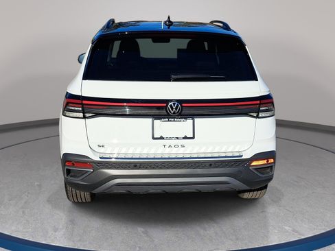 New 2026 Volkswagen Taos SE FWD image 6