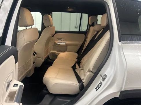 Used 2025 Mercedes-Benz GLB 250 4MATIC image 10