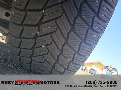 Used 2022 Jeep Wagoneer Series III w/ Premium Group I AWD/4WD image 9
