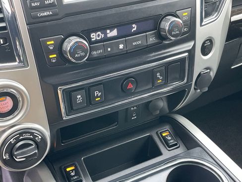 Used 2018 Nissan Titan SV w/ SV Convenience Package image 35