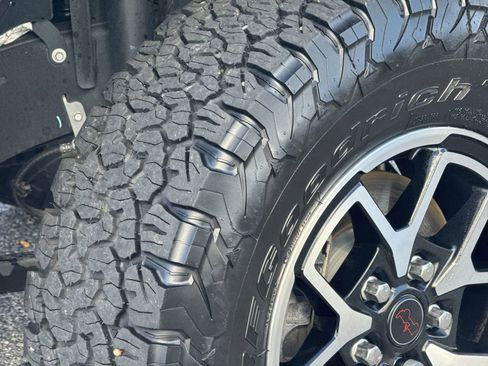 Used 2024 Jeep Wrangler Rubicon image 12