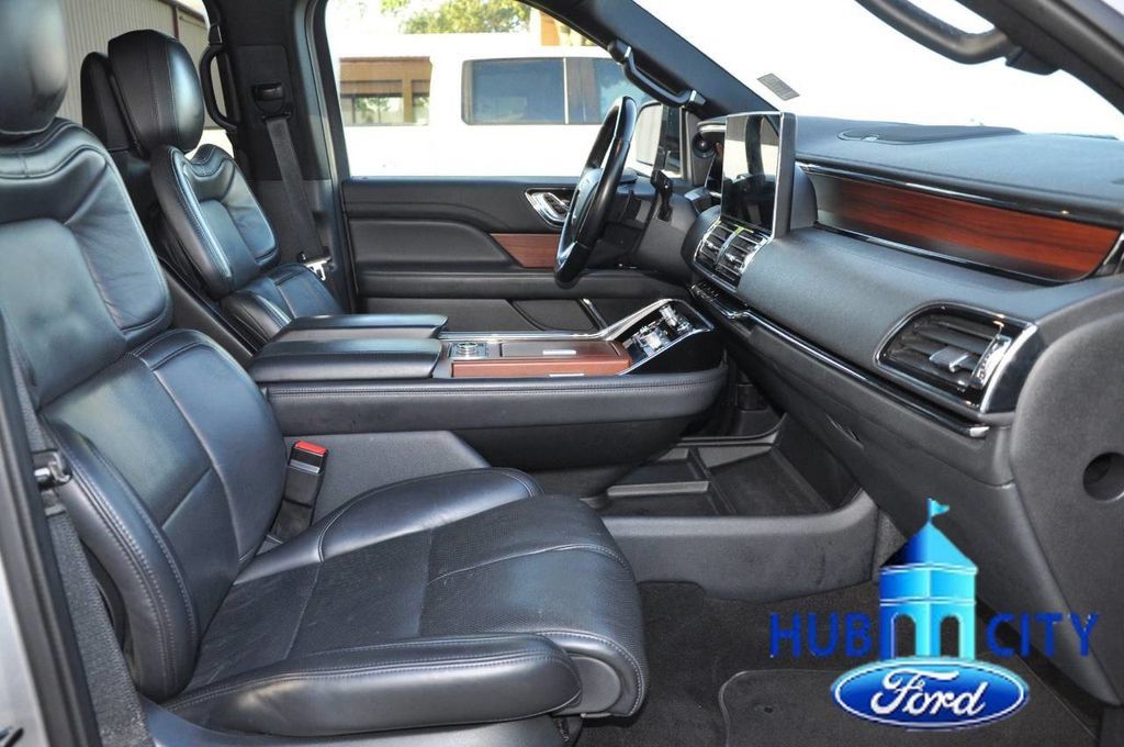 Used 2023 Lincoln Navigator Reserve RWD image 16