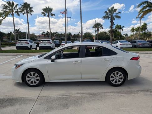 Used 2020 Toyota Corolla LE image 8