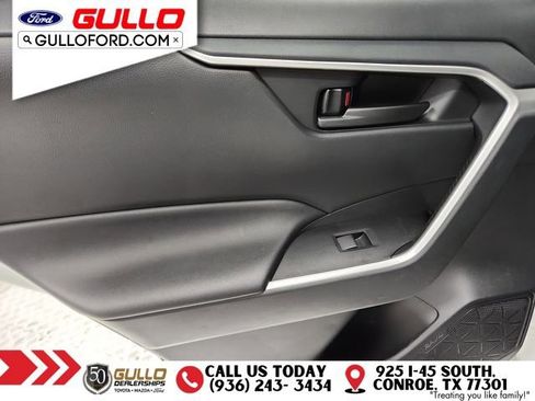 Used 2021 Toyota RAV4 LE image 16