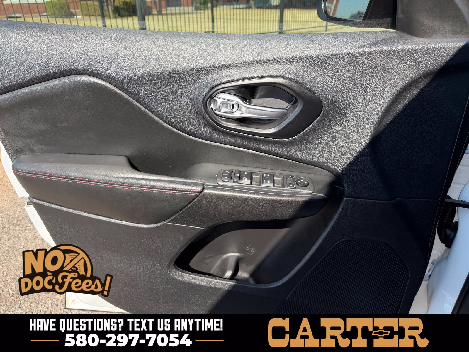 Used 2022 Jeep Cherokee Trailhawk w/ Comfort/Convenience Group AWD/4WD image 12