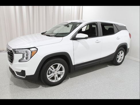 Certified 2024 GMC Terrain SLE FWD image 3