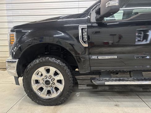 Used 2018 Ford F250 Lariat w/ Lariat Ultimate Package image 4