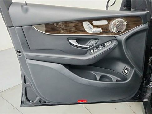 Used 2020 Mercedes-Benz GLC 300 4MATIC image 11