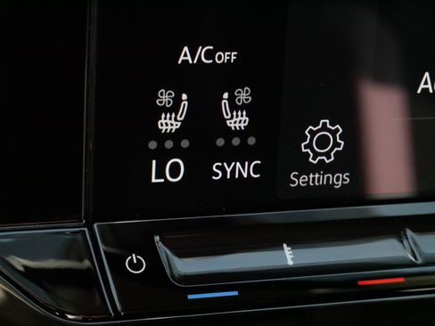 Certified 2025 Volkswagen Atlas Peak Edition SE AWD/4WD image 29