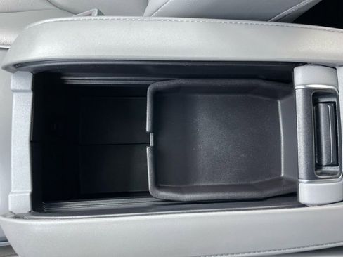 Used 2023 Toyota Highlander XLE image 22