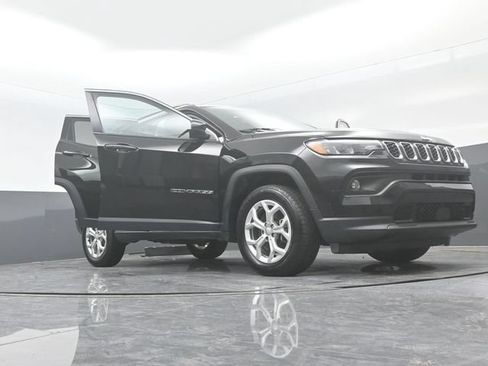 Used 2024 Jeep Compass Latitude AWD/4WD image 29
