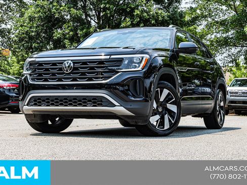 Used 2025 Volkswagen Atlas Cross Sport SE FWD image 2