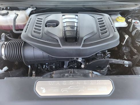 Used 2025 Jeep Wagoneer 4WD image 32