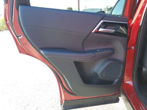 Used 2024 Mitsubishi Outlander SE image 18