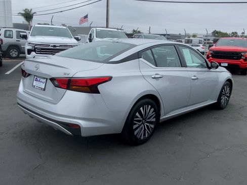 Used 2024 Nissan Altima 2.5 SV image 9