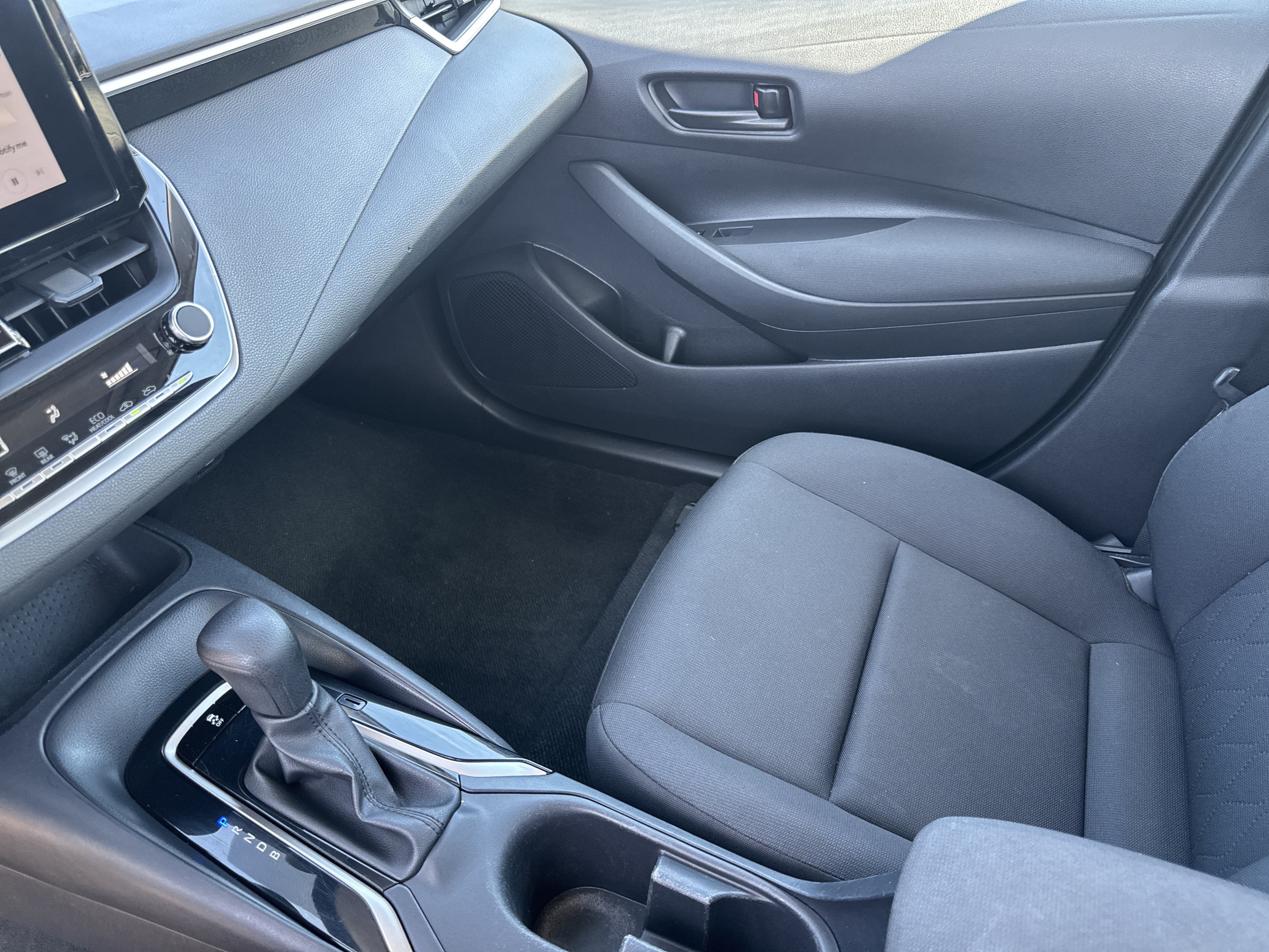 Used 2024 Toyota Corolla LE FWD image 27