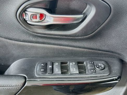 Used 2020 Jeep Cherokee Latitude Plus FWD image 21