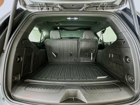 Used 2023 GMC Yukon XL SLT w/ LPO, Floor Liner Package image 28