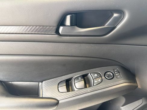 Certified 2025 Nissan Altima 2.5 S FWD image 10