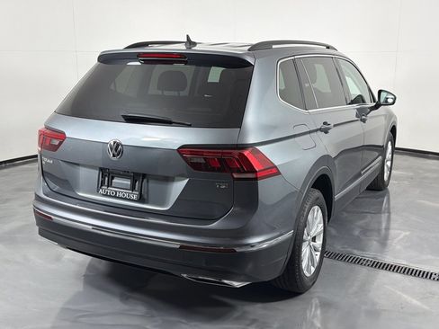 Used 2018 Volkswagen Tiguan SE w/ Panoramic Sunroof Package FWD image 5