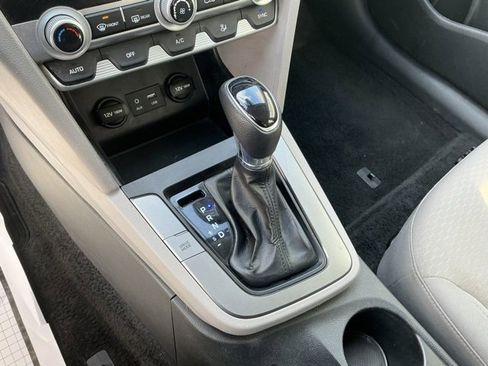 Used 2020 Hyundai Elantra SEL image 18