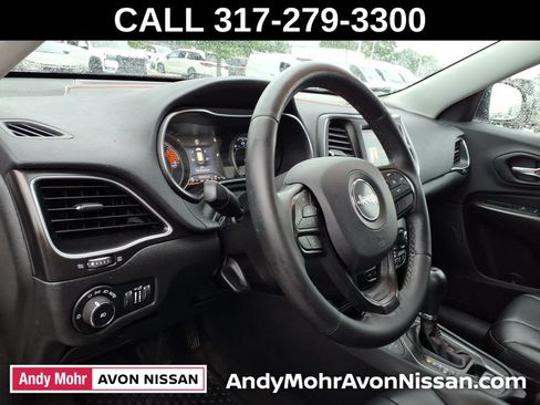 Used 2019 Jeep Cherokee Trailhawk w/ Cold Weather Group AWD/4WD image 16
