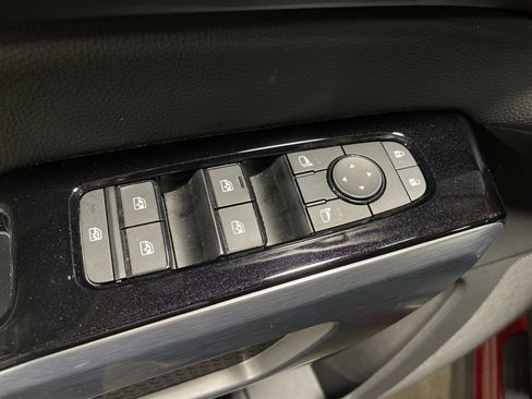 Used 2023 Nissan Pathfinder SL w/ Black Appearance Package image 7