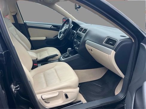 Used 2013 Volkswagen Jetta SE FWD image 24