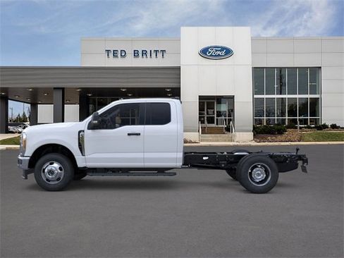 New 2025 Ford F350 XL w/ XL Chrome Package image 4