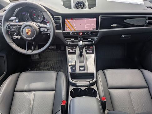 Used 2025 Porsche Macan image 22
