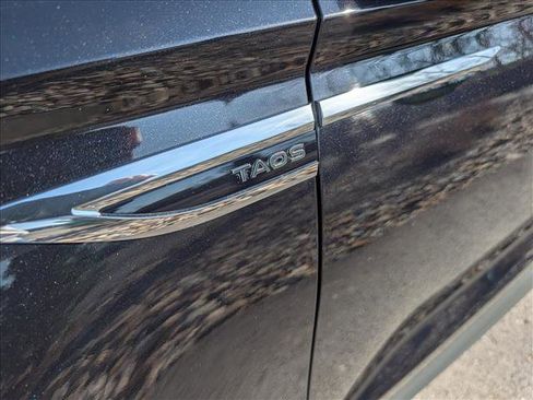 Used 2023 Volkswagen Taos SE w/ Panoramic Sunroof Package image 10