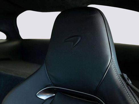 Used 2023 McLaren Artura image 17