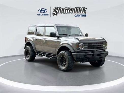 Used 2022 Ford Bronco 4-Door image 2