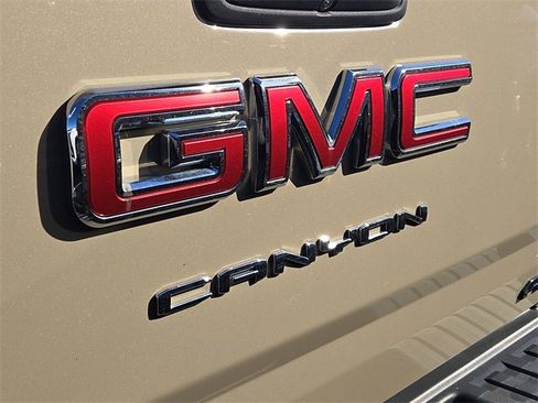 Used 2022 GMC Canyon AT4 image 8