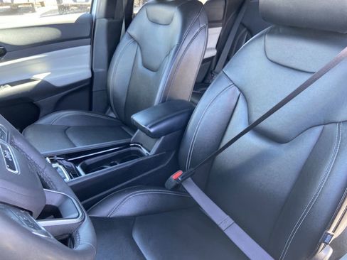 Used 2025 Jeep Compass Limited image 14