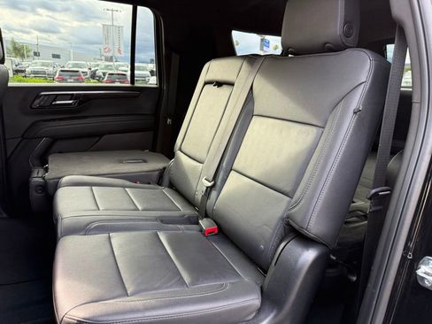 Used 2025 Chevrolet Suburban Z71 AWD/4WD image 4