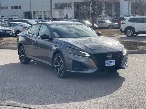 New 2025 Nissan Altima 2.5 SR image 3