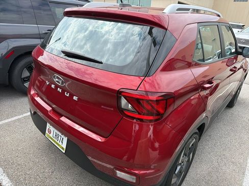Used 2024 Hyundai Venue SEL image 2