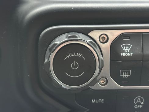 Used 2021 Jeep Gladiator Rubicon AWD/4WD image 17