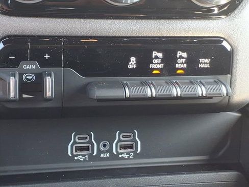 New 2026 RAM 1500 4x4 Crew Cab image 9